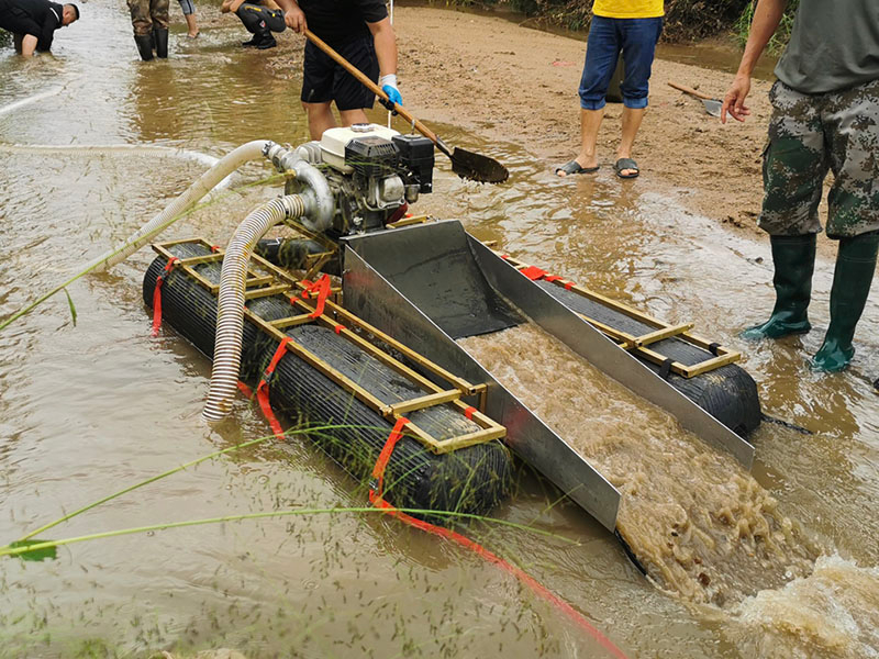 Drague en or pour trouver le dredger en or avec le moteur Honda