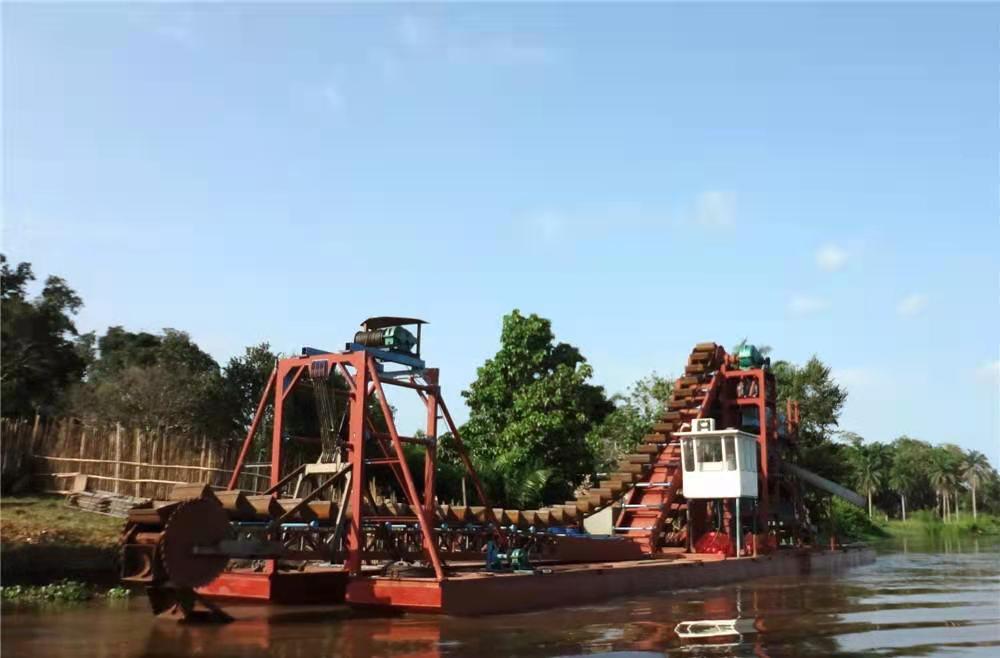 Navire de dragage de seau de chaîne de dragage d'extraction de pierre de sable d'or avec la grande capacité et la garantie de qualité